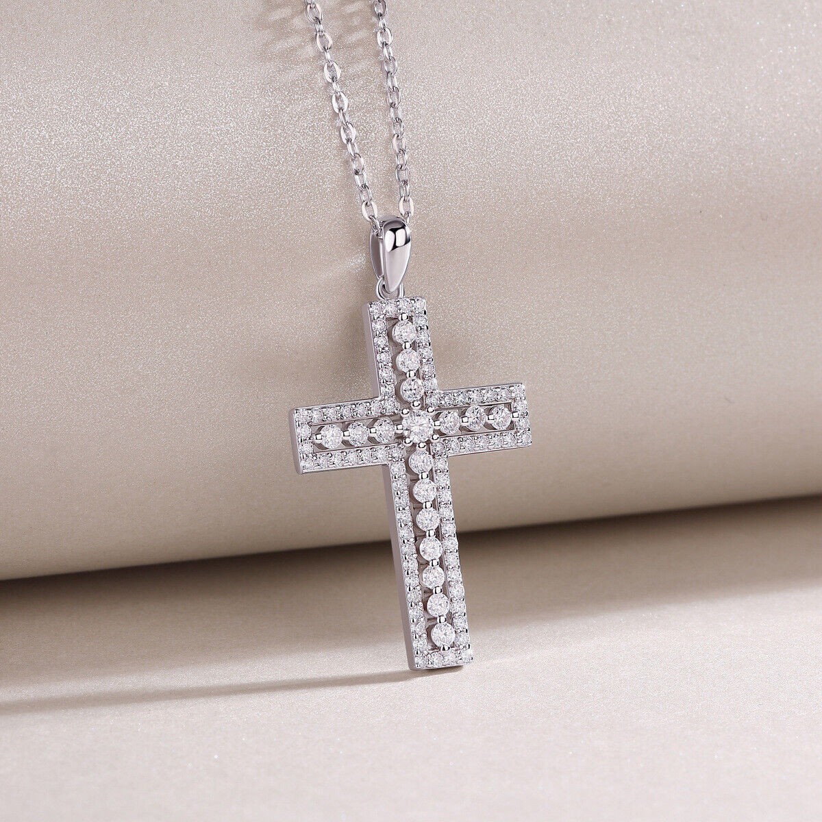 VVS1 Round Cut Moissanite Cross Pendant S925 Sterling Silver Necklace for Women