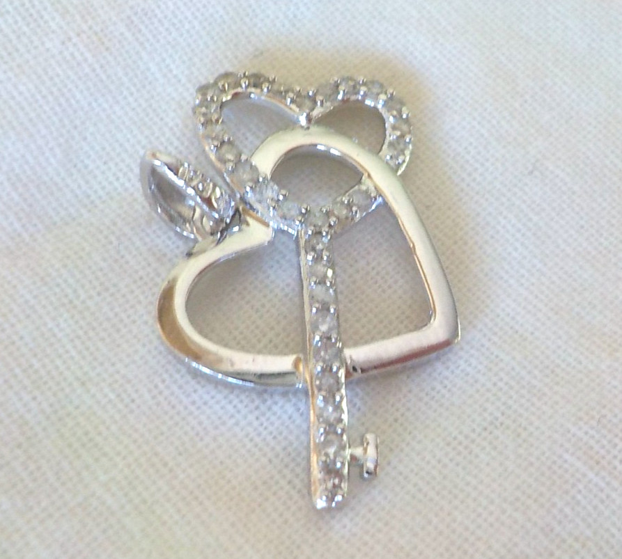 14K White Gold Key To Your Heart Diamond Pendant – 2.20 gms, 0.75 in, 0.17 ctw