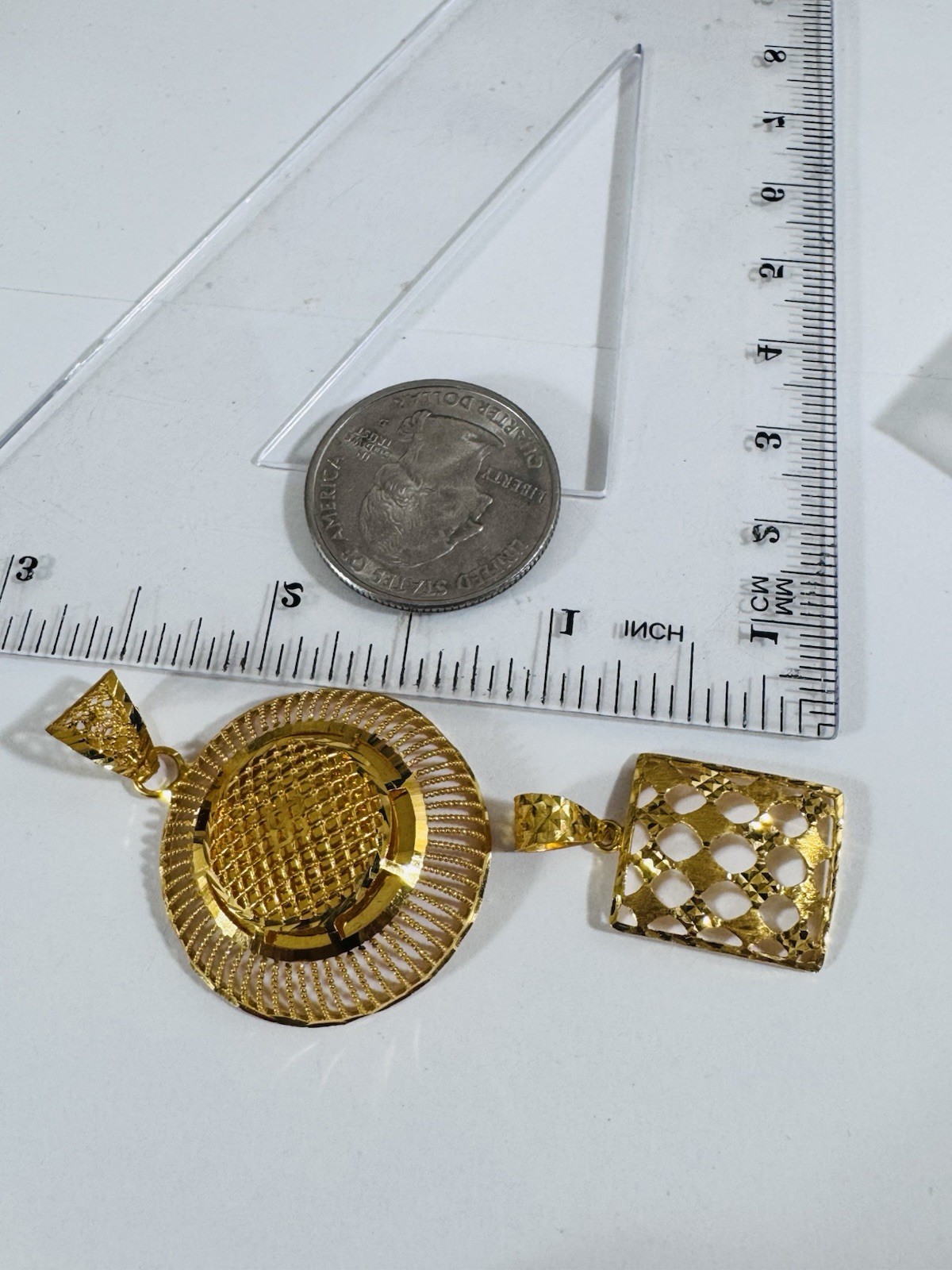22K 916 22C Real Gold Two Set of Pendant 1 x Rectangle & 1x Round 6.94g