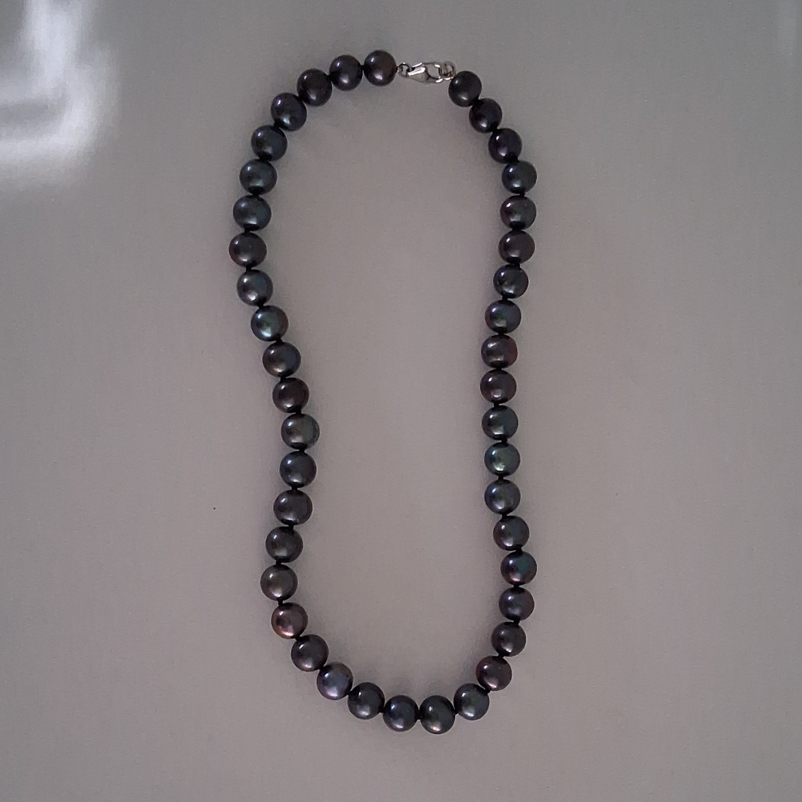 Peacock Rainbow Round Cultured Pearls Necklace 18″ With 925 Silver Clasp