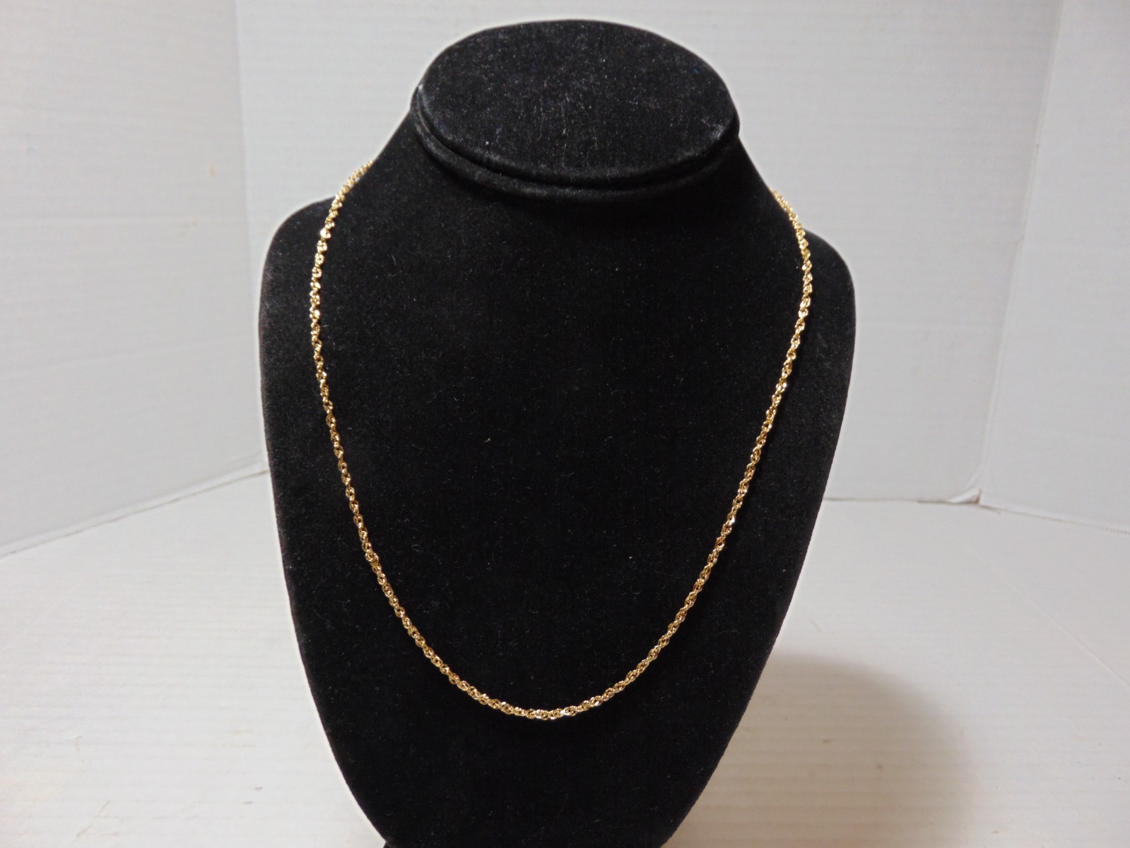 Stunning 14K YellowGold Hollow Bismark Chain Necklace Length 19″Width 2mm 1.68gm