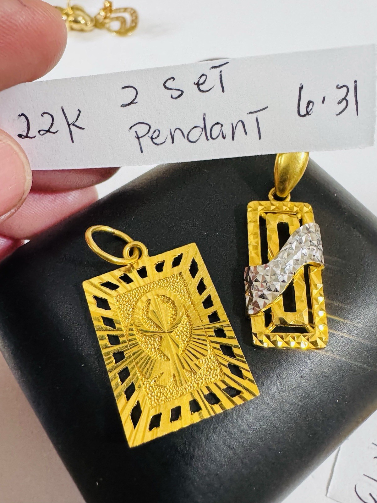 22K 916 22C Real Gold Two Set of Pendant 1 Rectangle & 1 Divine Allah 6.3g