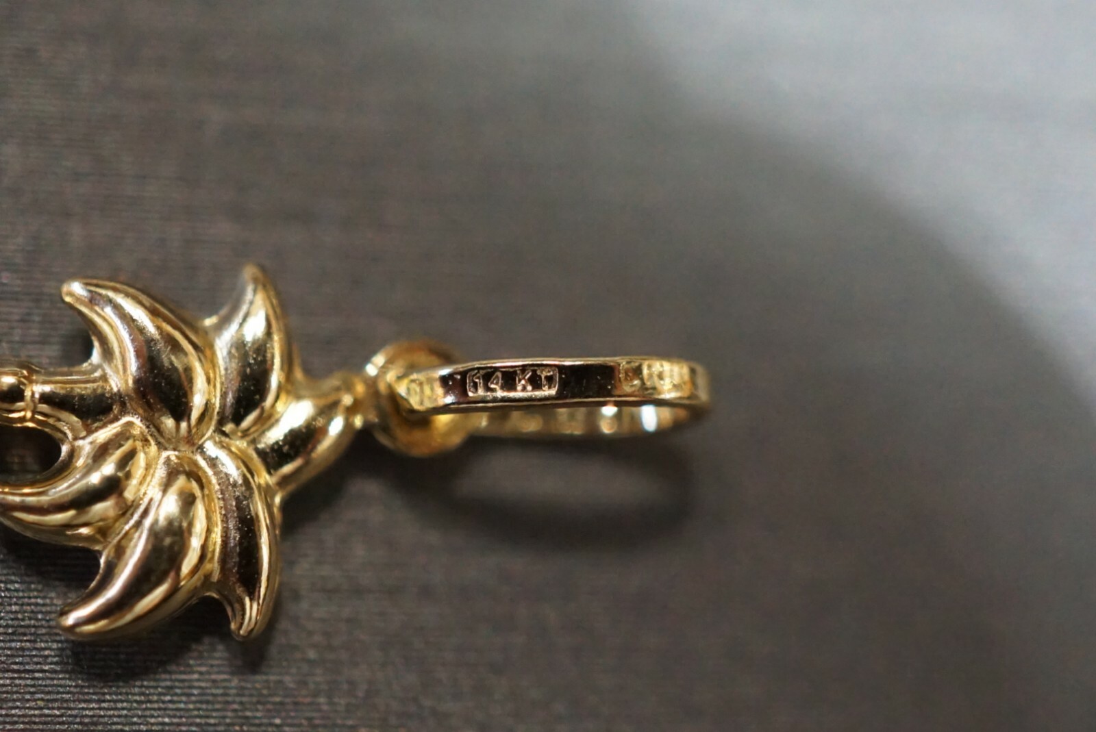14K Solid Yellow Gold High Polished 1″ Hollow Palm Tree Charm Pendant.