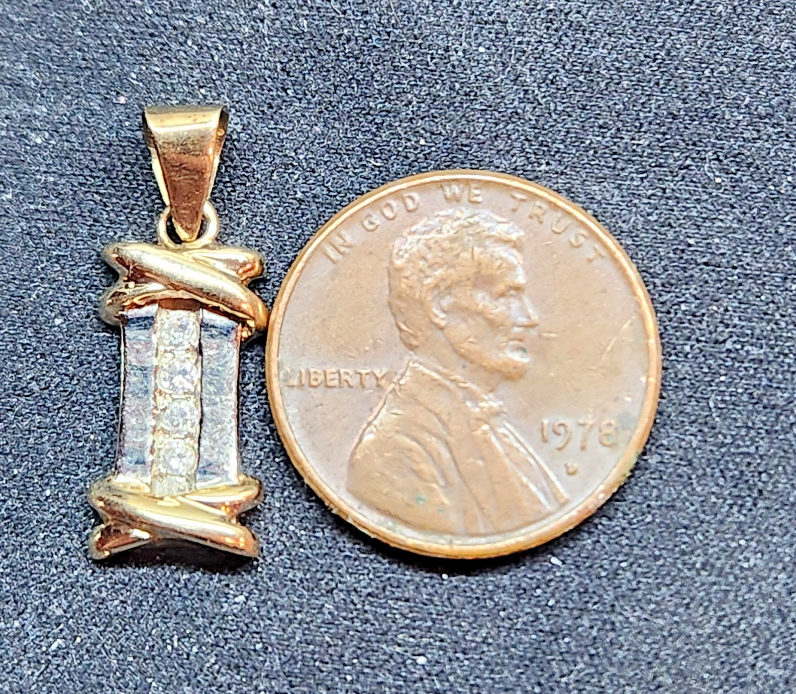 14K Yellow Gold Bar Design 0.15 TCW 4 Stone Prong Set Diamond Pendant