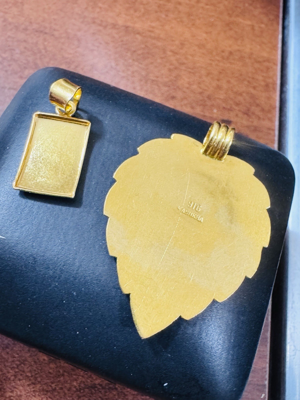 22K 916 22C Real Gold Two Set of Pendant 1 x Heart & 1x Rectangle 7.8g WOMENS