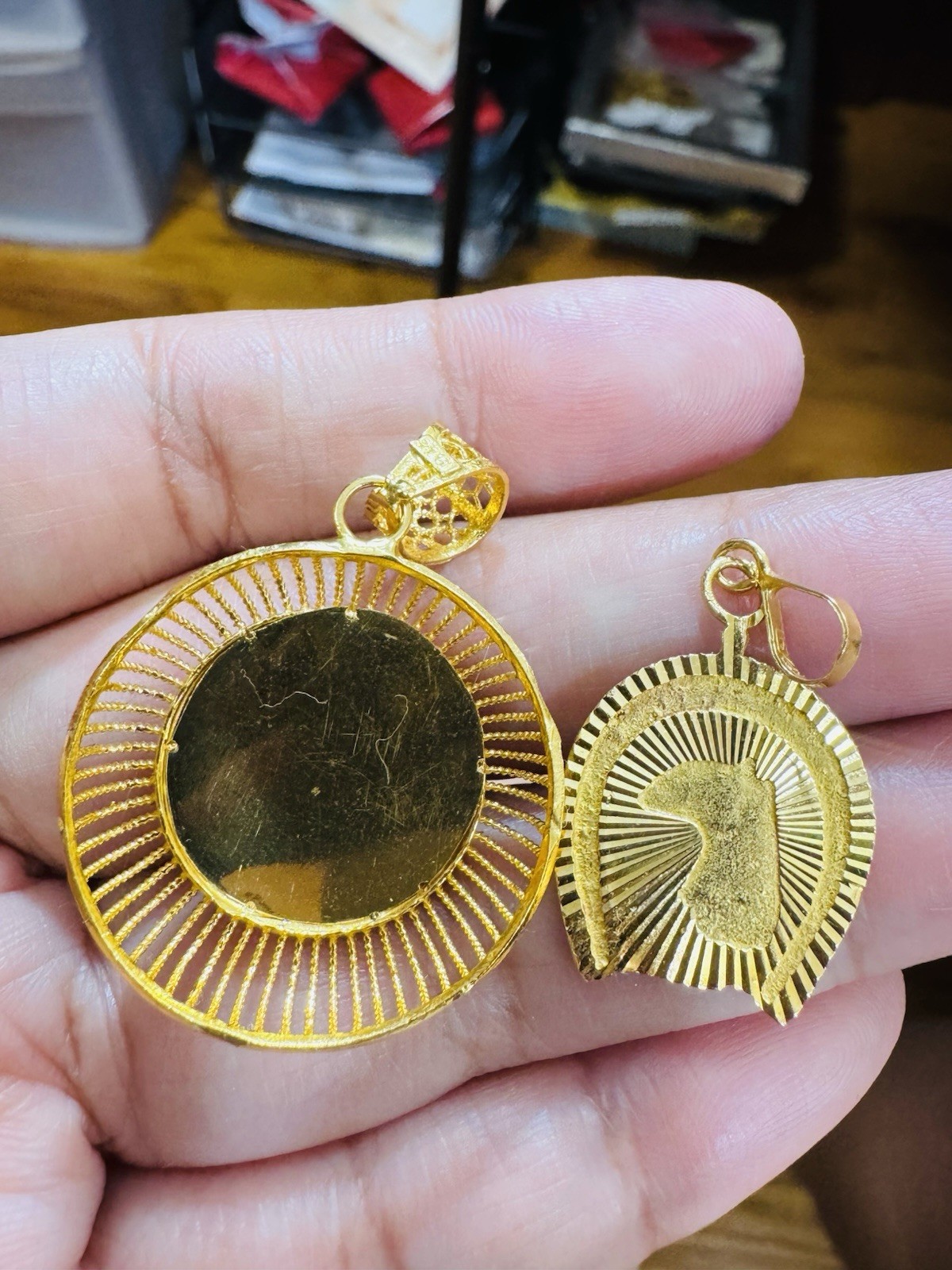RARE Gold Two Set of Pendant 21K Horseshoe & 22K Round 7.9g