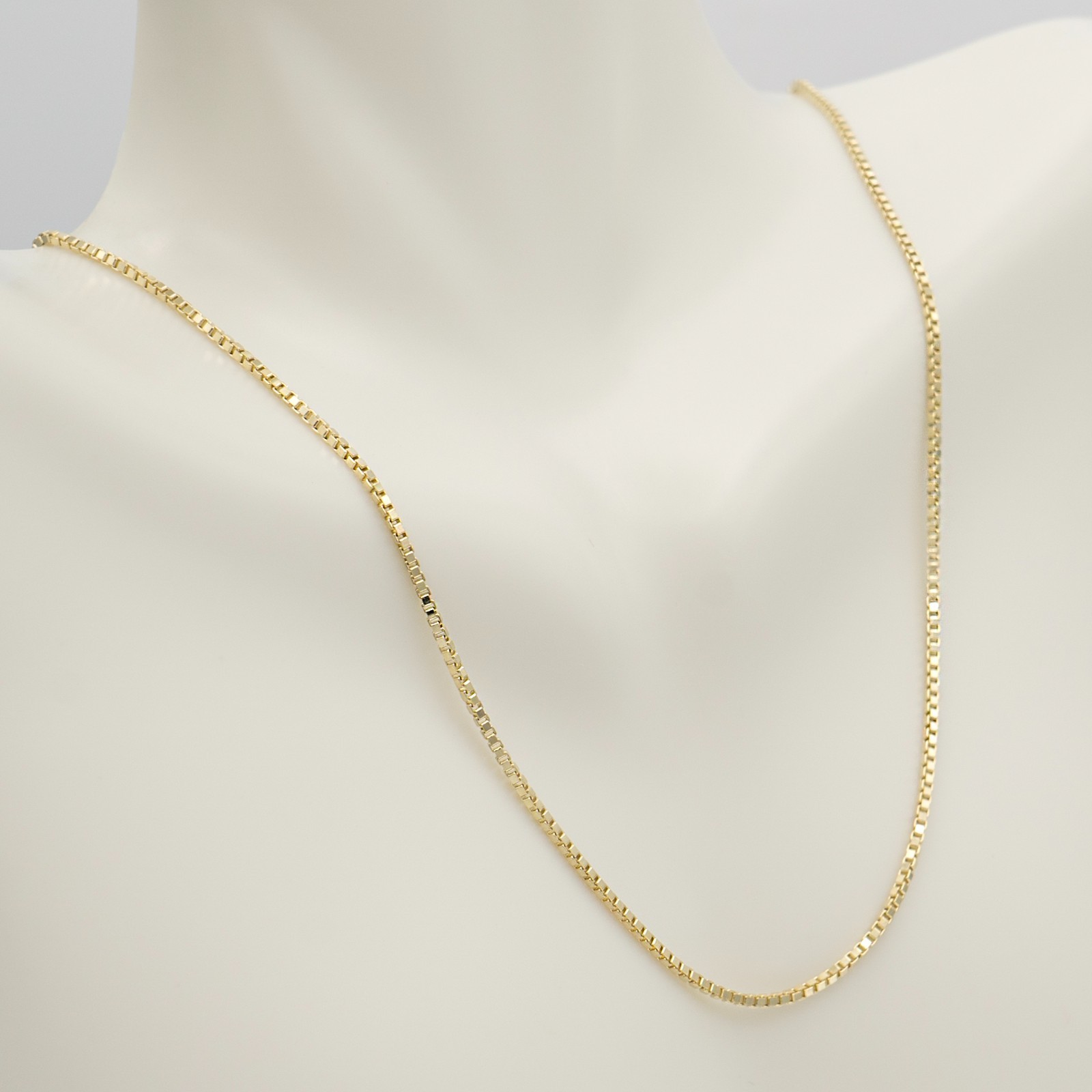 14K Yellow Gold Box Chain Necklace 17″ – 0.65mm, Lobster Clasp 2.5g