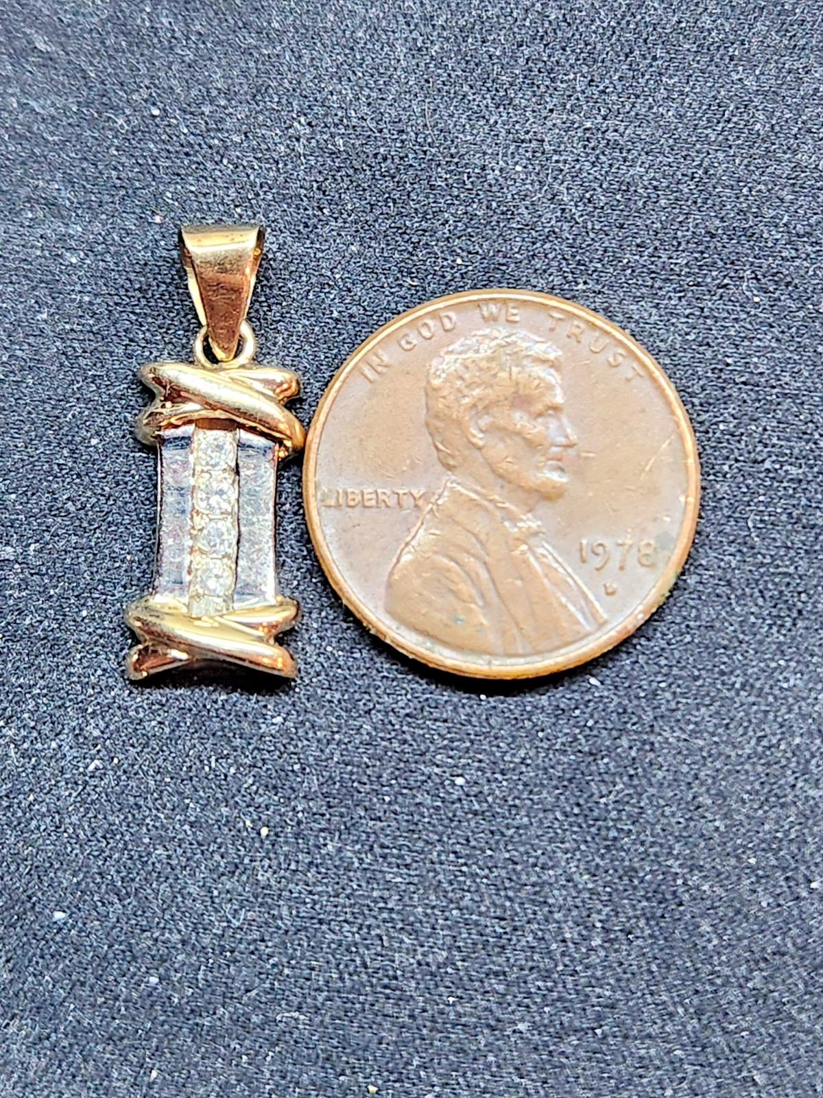 14K Yellow Gold Bar Design 0.15 TCW 4 Stone Prong Set Diamond Pendant