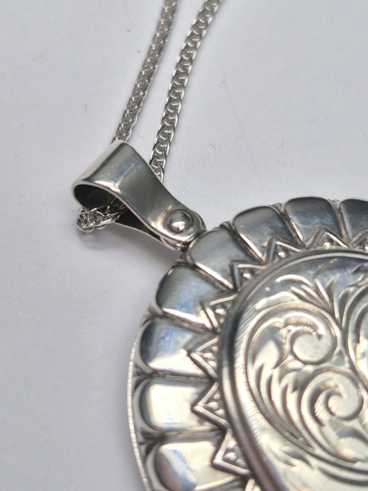 LOCKET – Large Vintage Oval Double Photo Locket/Keepsake with 30″ Chain.