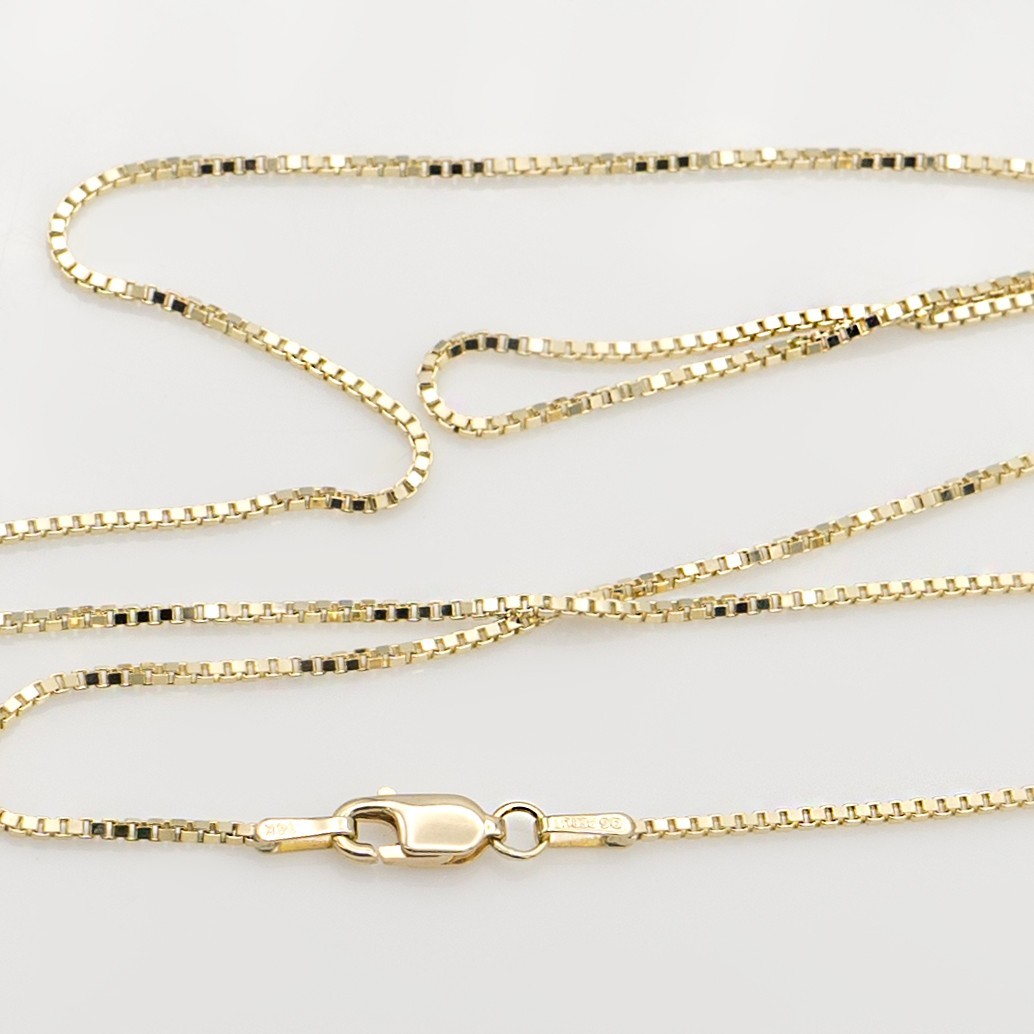 14K Yellow Gold Box Chain Necklace 17″ – 0.65mm, Lobster Clasp 2.5g