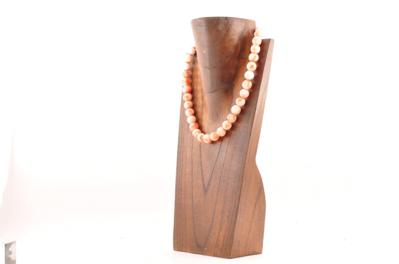 Angel skin coral necklace (17.3in, 423ct) ,925 silver clasp with “Certificate”.
