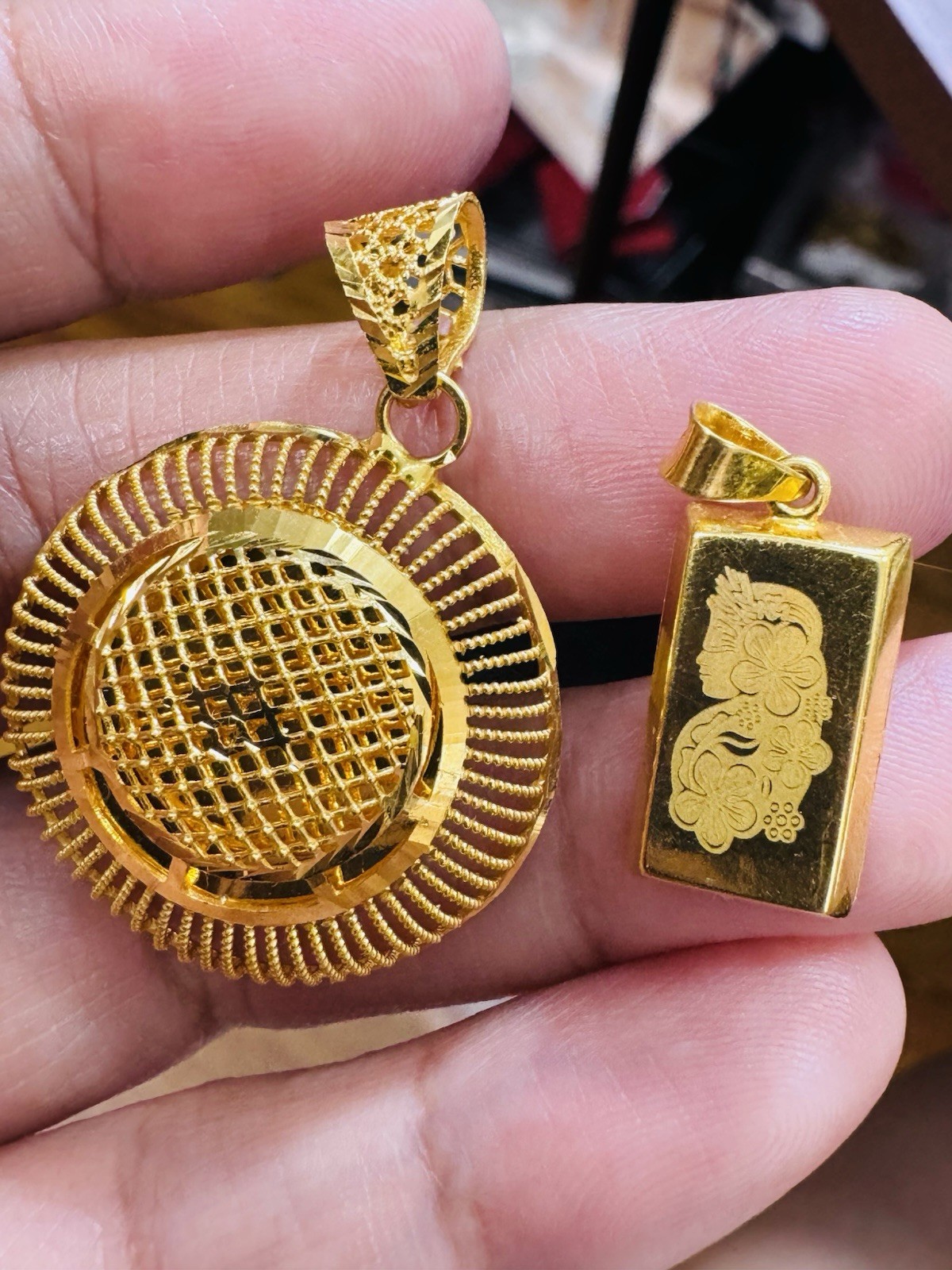 22K 916 22C Real Gold Two Set of Pendant 1 x Bar & 1x Round 7.24g