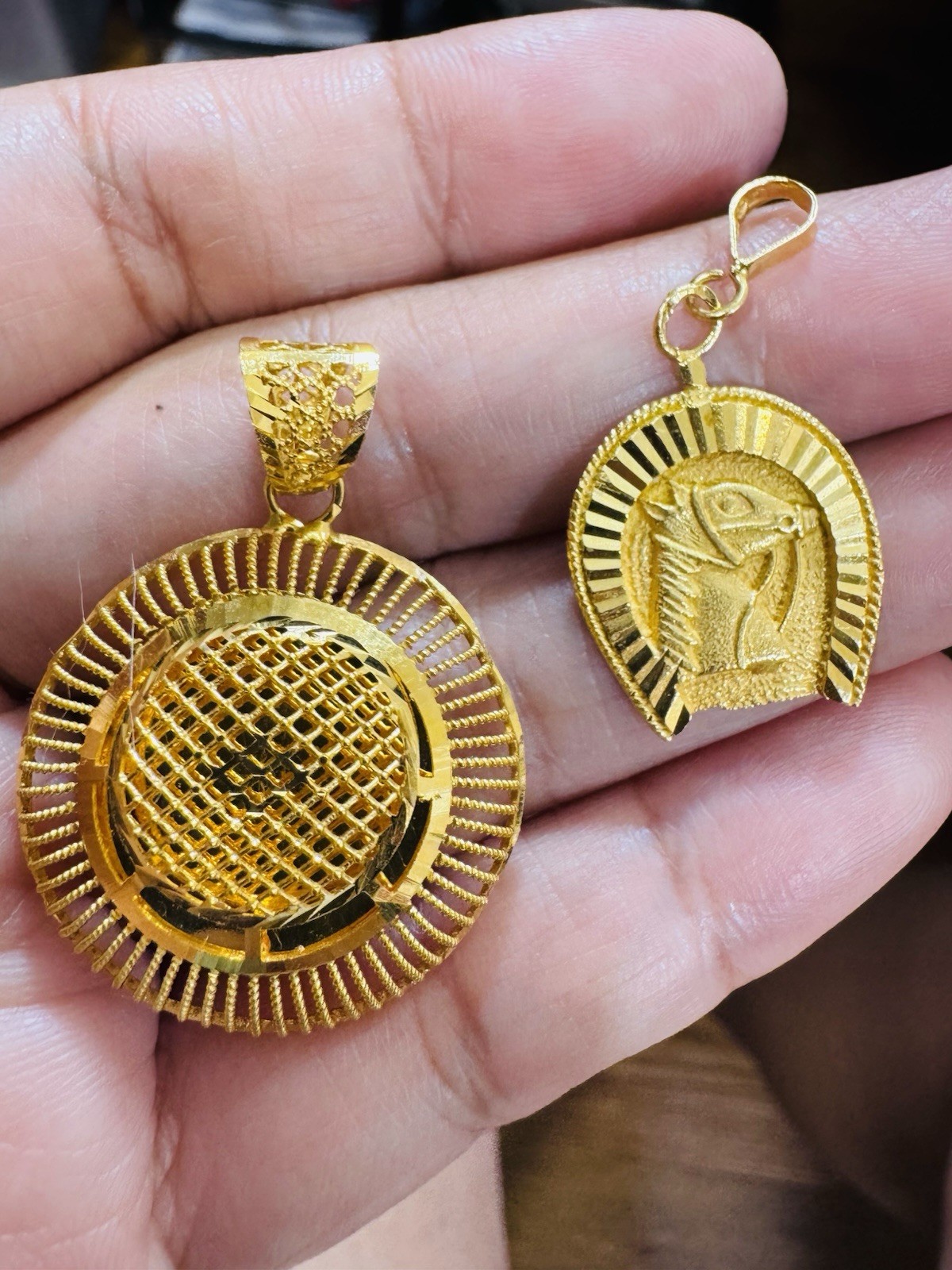 RARE Gold Two Set of Pendant 21K Horseshoe & 22K Round 7.9g