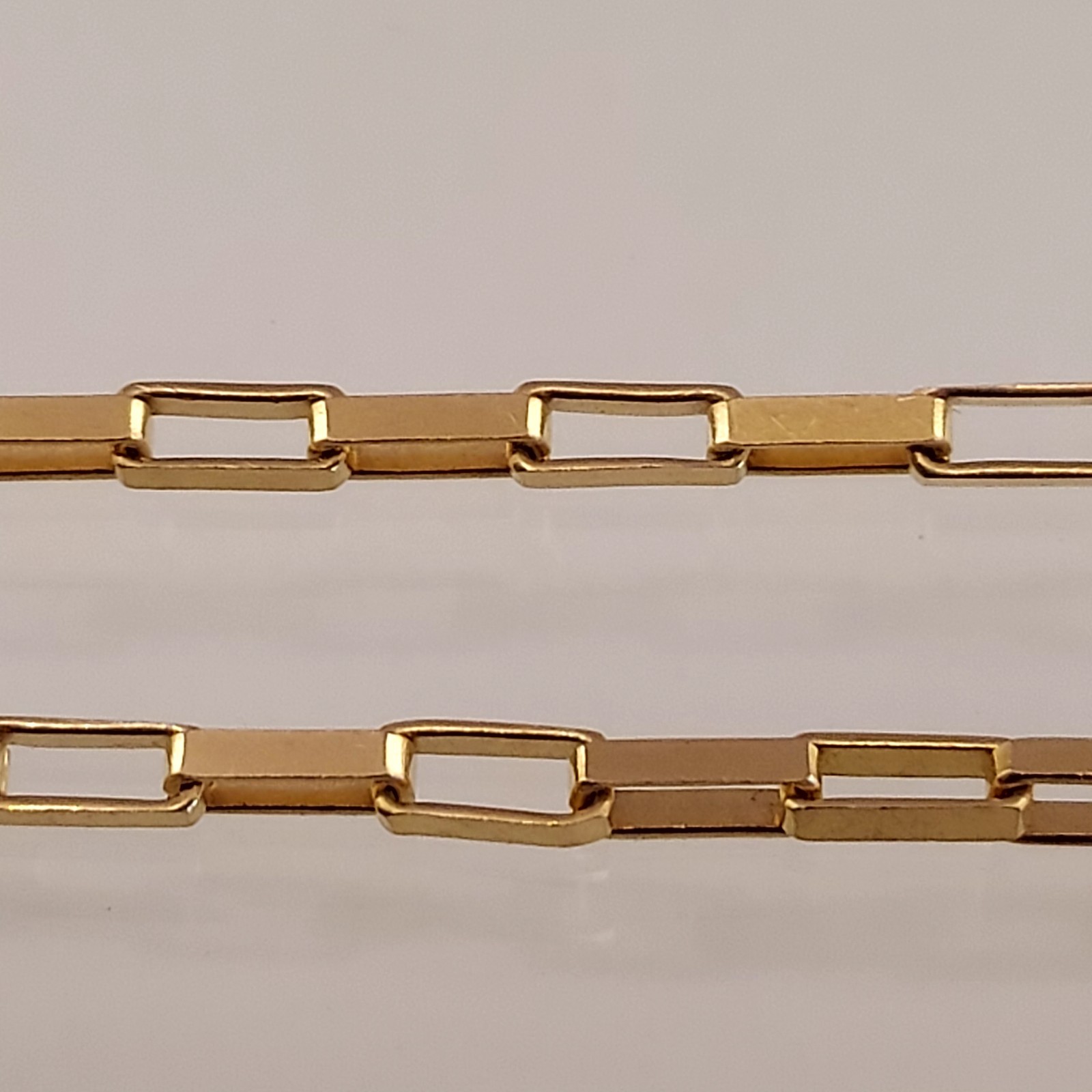 Vintage 14k Italy Square Link Chain. 18″ Length. 2mm Width. 7.5 Grams.