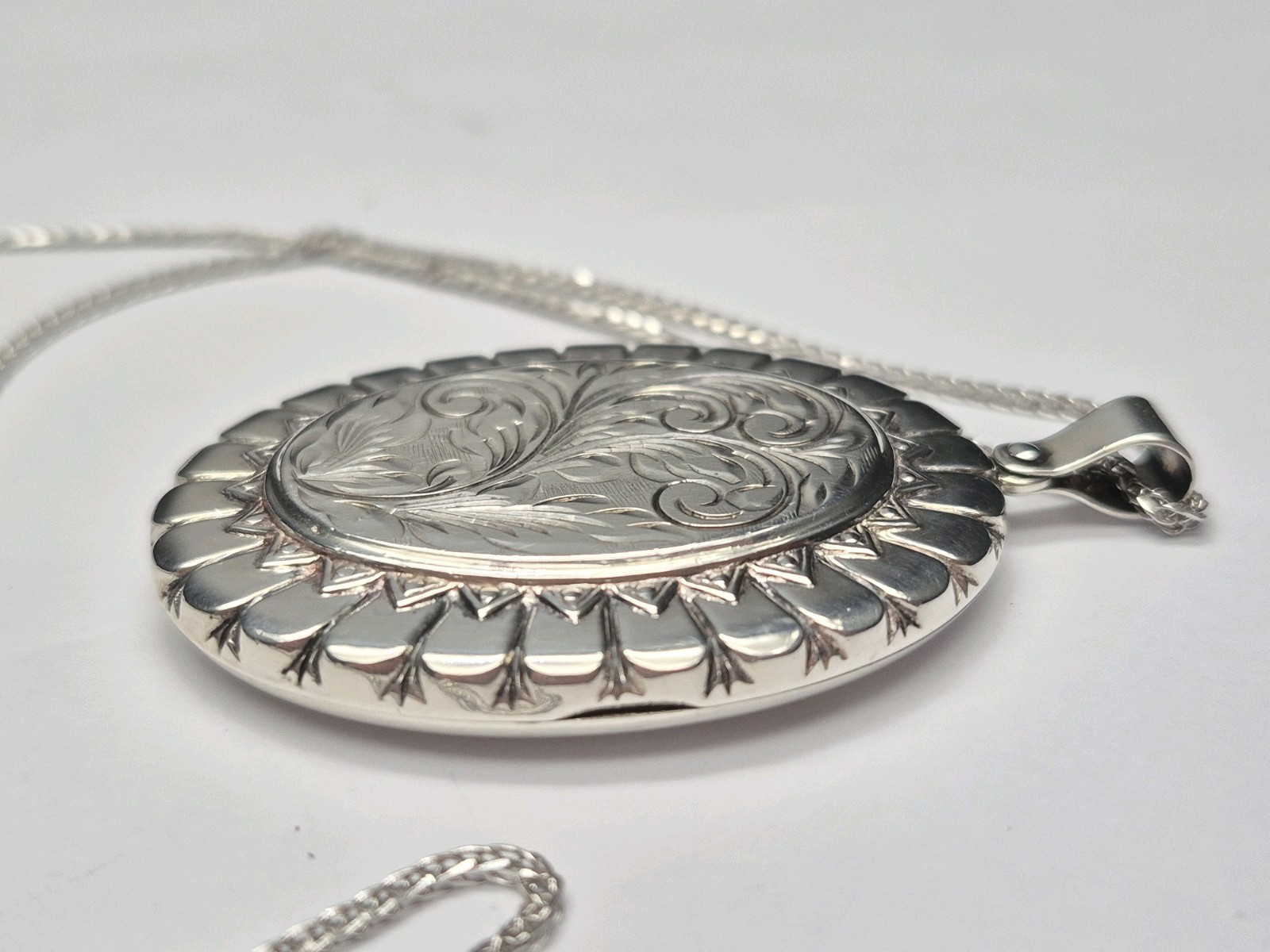 LOCKET – Large Vintage Oval Double Photo Locket/Keepsake with 30″ Chain.