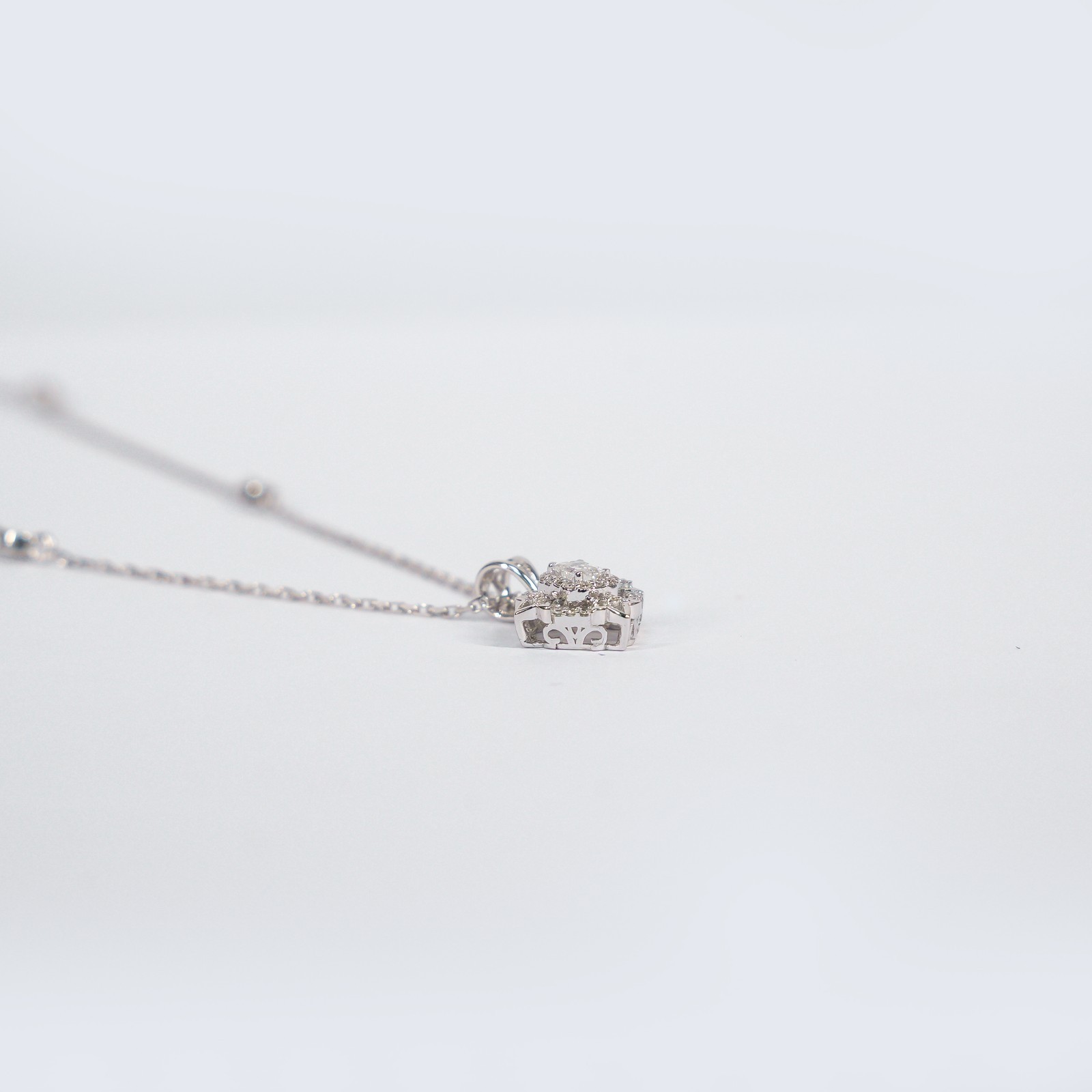18 KARAT WHITE GOLD NECKLACE | NATURAL DIAMOND | WOMAN | IGI CERTIFIED