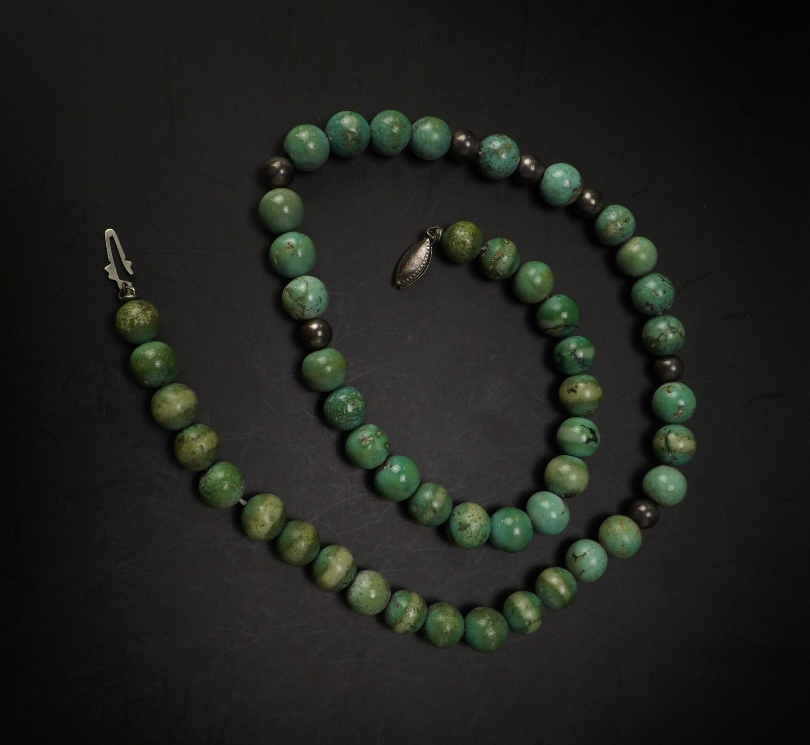 Antique/Vintage Natural Sage Green Turquoise & Silver Bead Necklace 18″, 38.3 gr