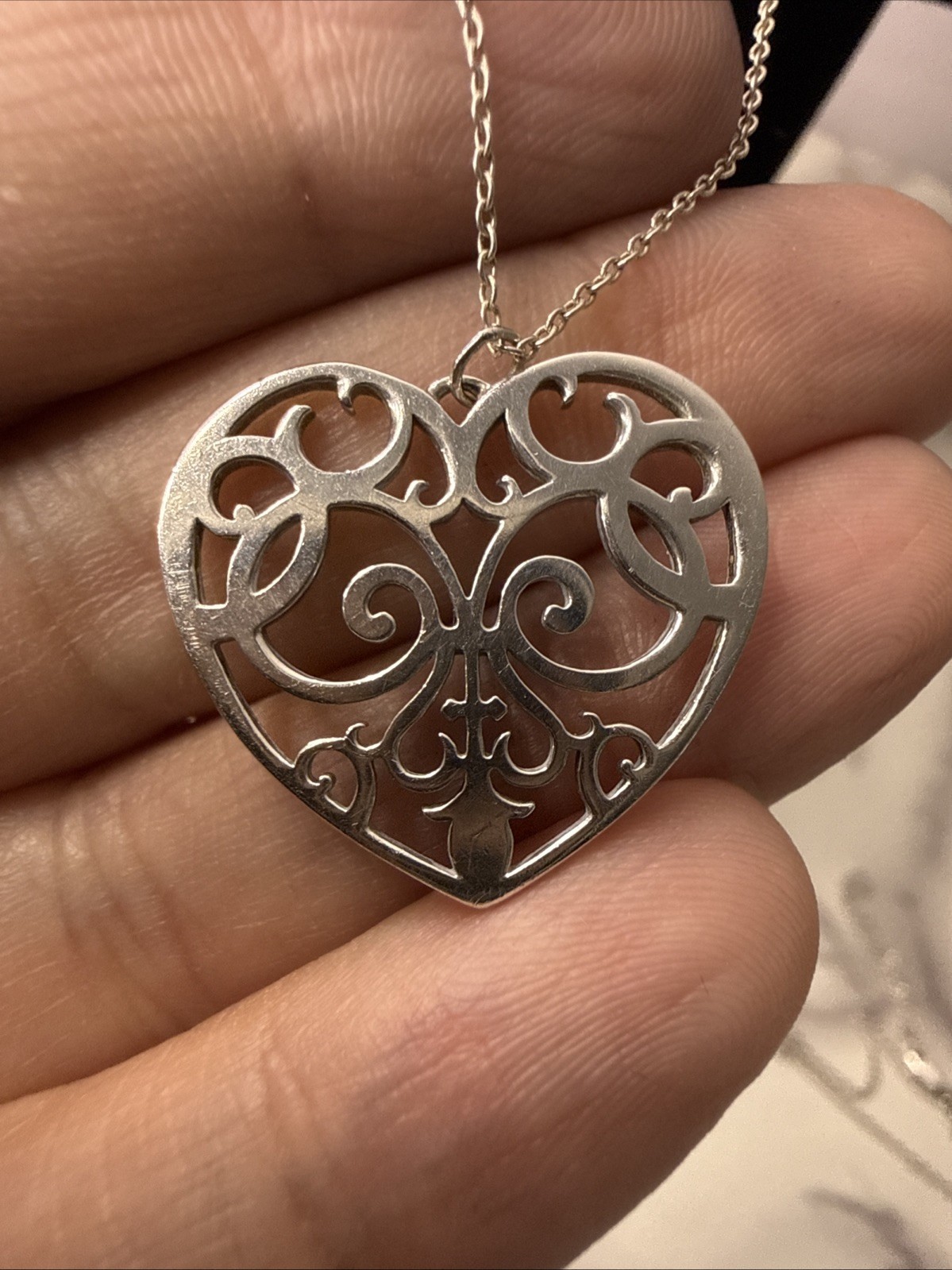 Tiffany & Co. Enchant Filigree Heart Pendant Necklace Sterling Silver 21″ w/ Box