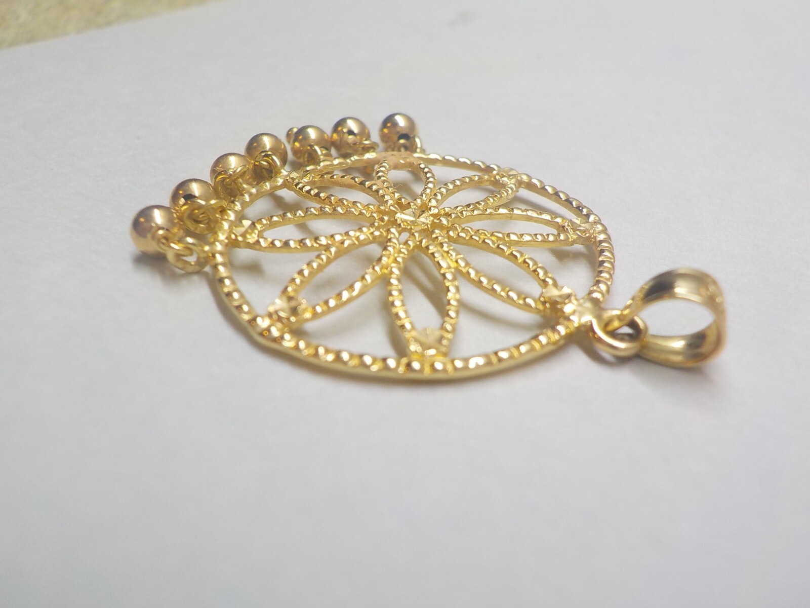 14KT Gold Delicate Lacey Pendant / Charm 2 grams