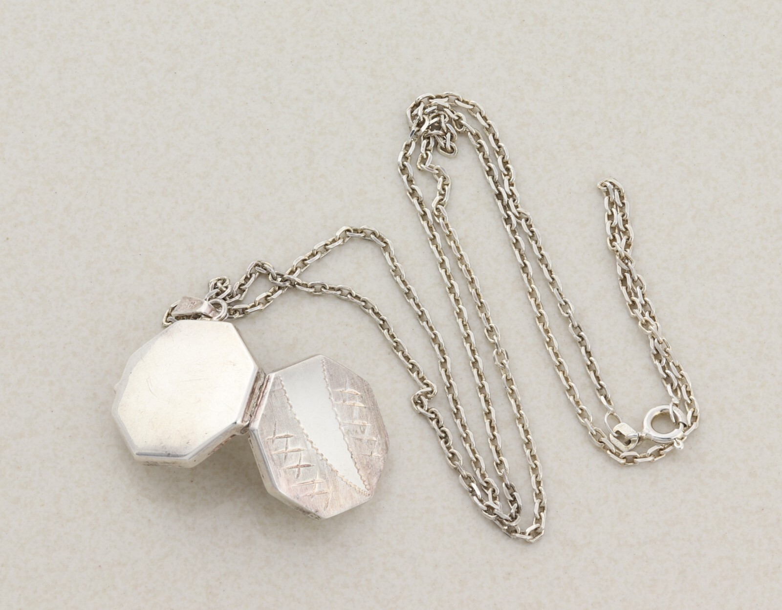 Sterling Silver Locket Necklace 21″ Chain