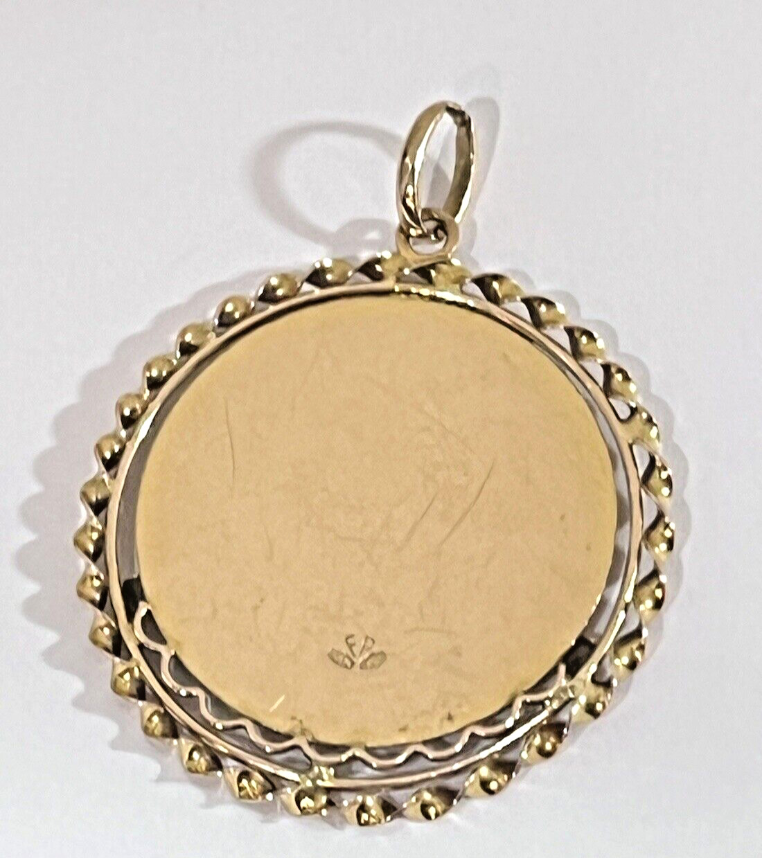 Large 18k Yellow Gold Madonna Pendant A Little Over 1-1/2″ In Diameter! 13.8 Gr.