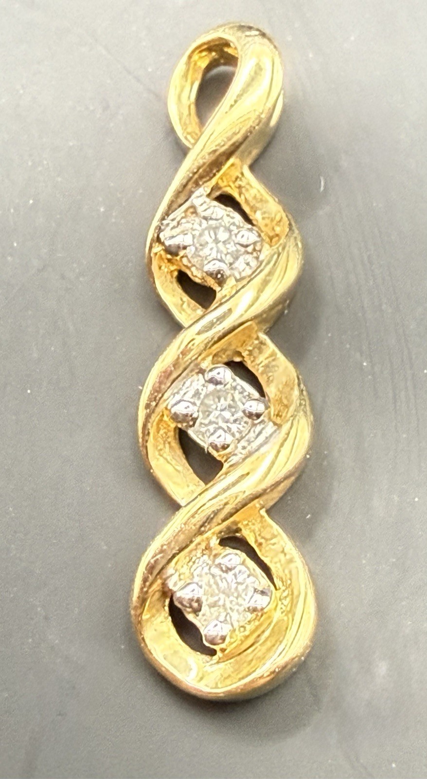 10K Yellow Gold Triple Infinity Pendant/charm featuring 3 genuine diamonds 1.4g