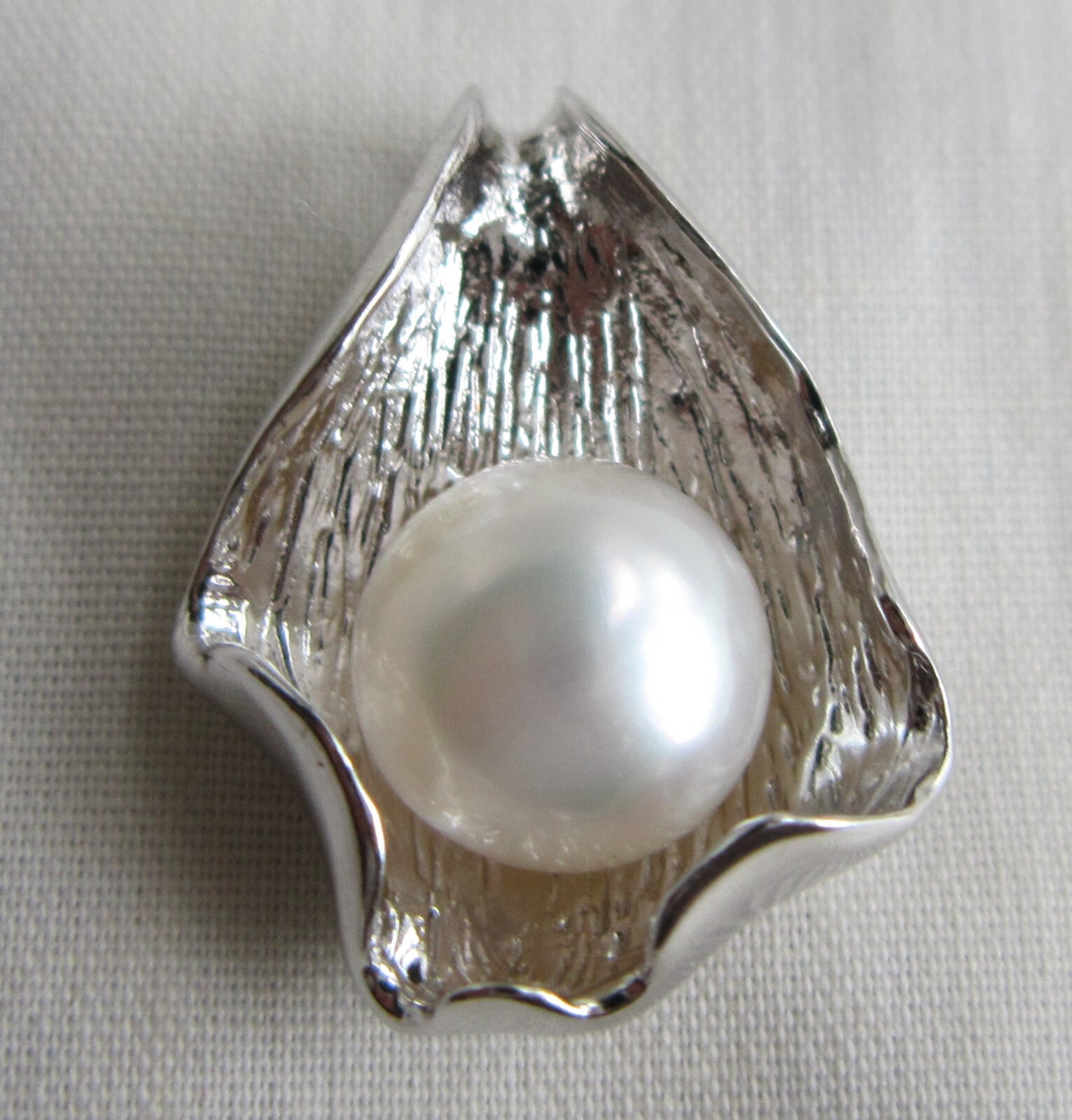 STERLING SILVER GENUINE FRESHWATER CULTURED PEARL PENDANT / WHITE