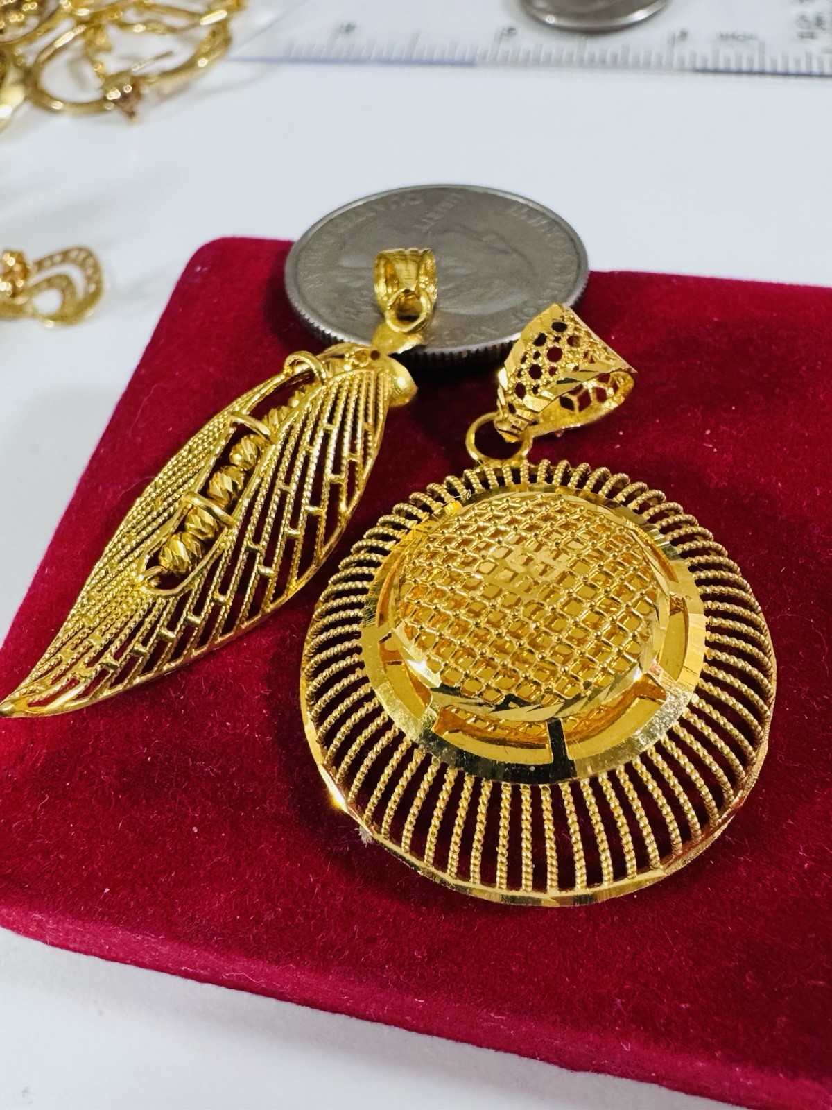 22K 916 22C Real Gold Two Set of Pendant 1 x Left Flower & 1x Round 8g