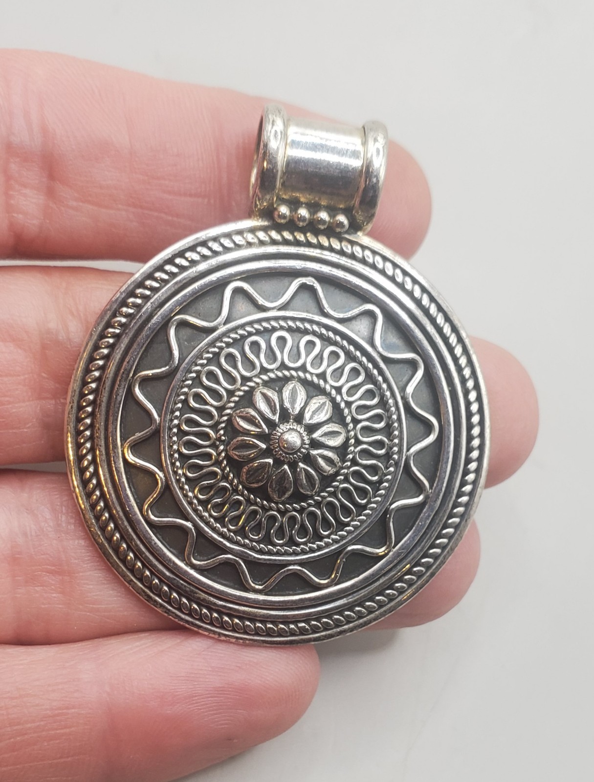Doug Paulus dP 925 Sterling Silver India Floral/Shield Pendant 19.1 Grams