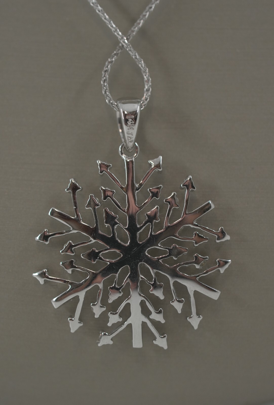 0.55CTW Diamond Snowflake Necklace 14 Karat White Gold 18″ Wheat Chain 32 x 25MM