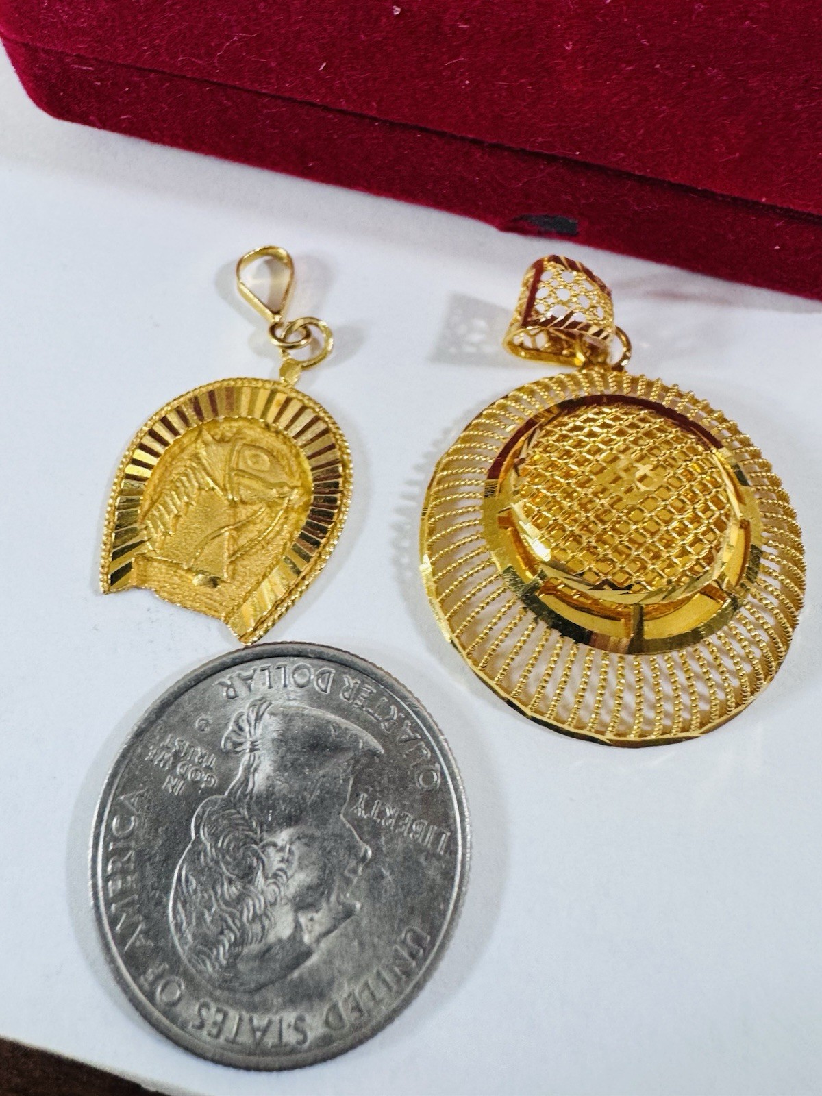 RARE Gold Two Set of Pendant 21K Horseshoe & 22K Round 7.9g