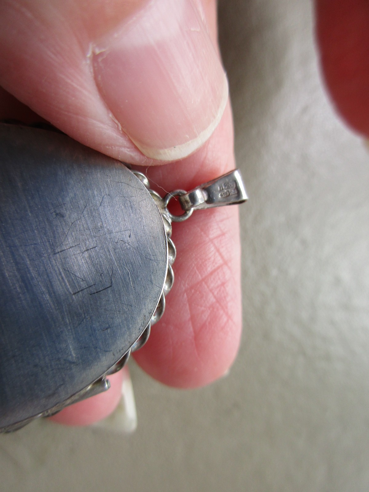 ANTIQUE VINTAGE LARGE UK STERLING SILVER PHOTO KEEPSAKE LOCKET FOB CHARM PENDANT