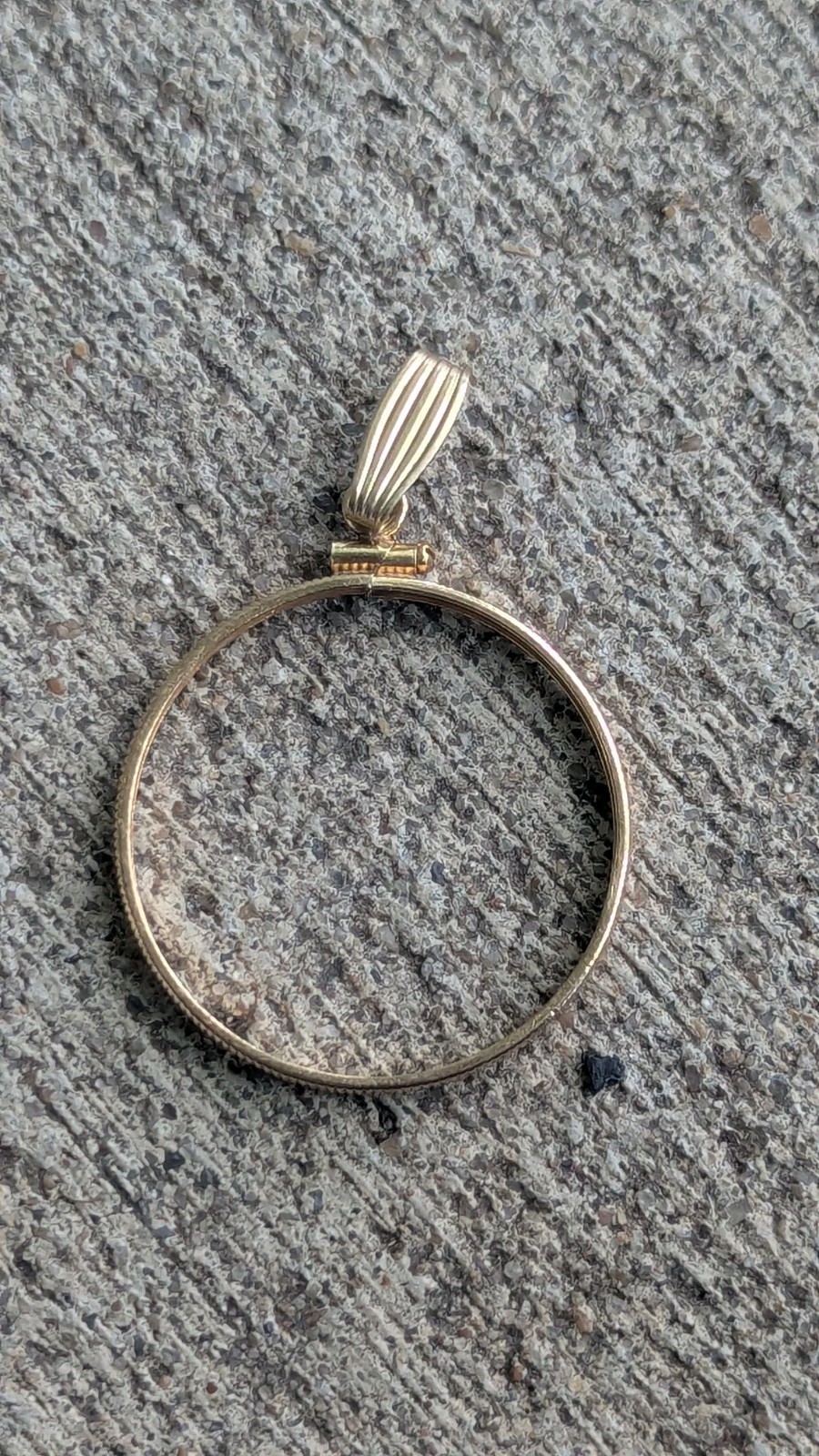 Large Cent Coronet Coin Bezel 28 mm Reeded Edge Screw Top 14k Yellow Gold Filled