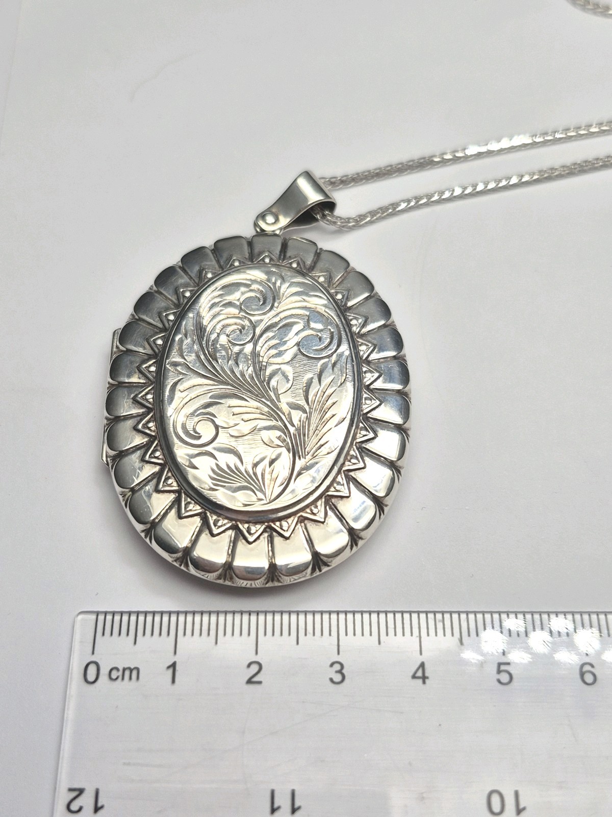 LOCKET – Large Vintage Oval Double Photo Locket/Keepsake with 30″ Chain.