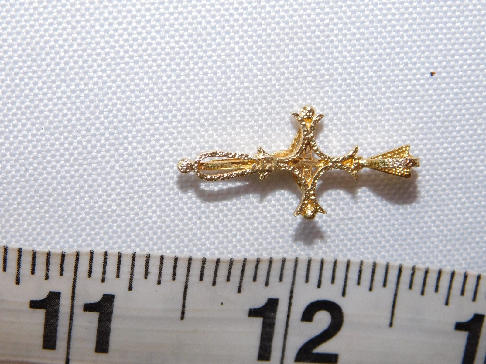 Unbranded 14K Yellow Gold Crucifix Pendant 1.2 grams Jesus Religious Cross
