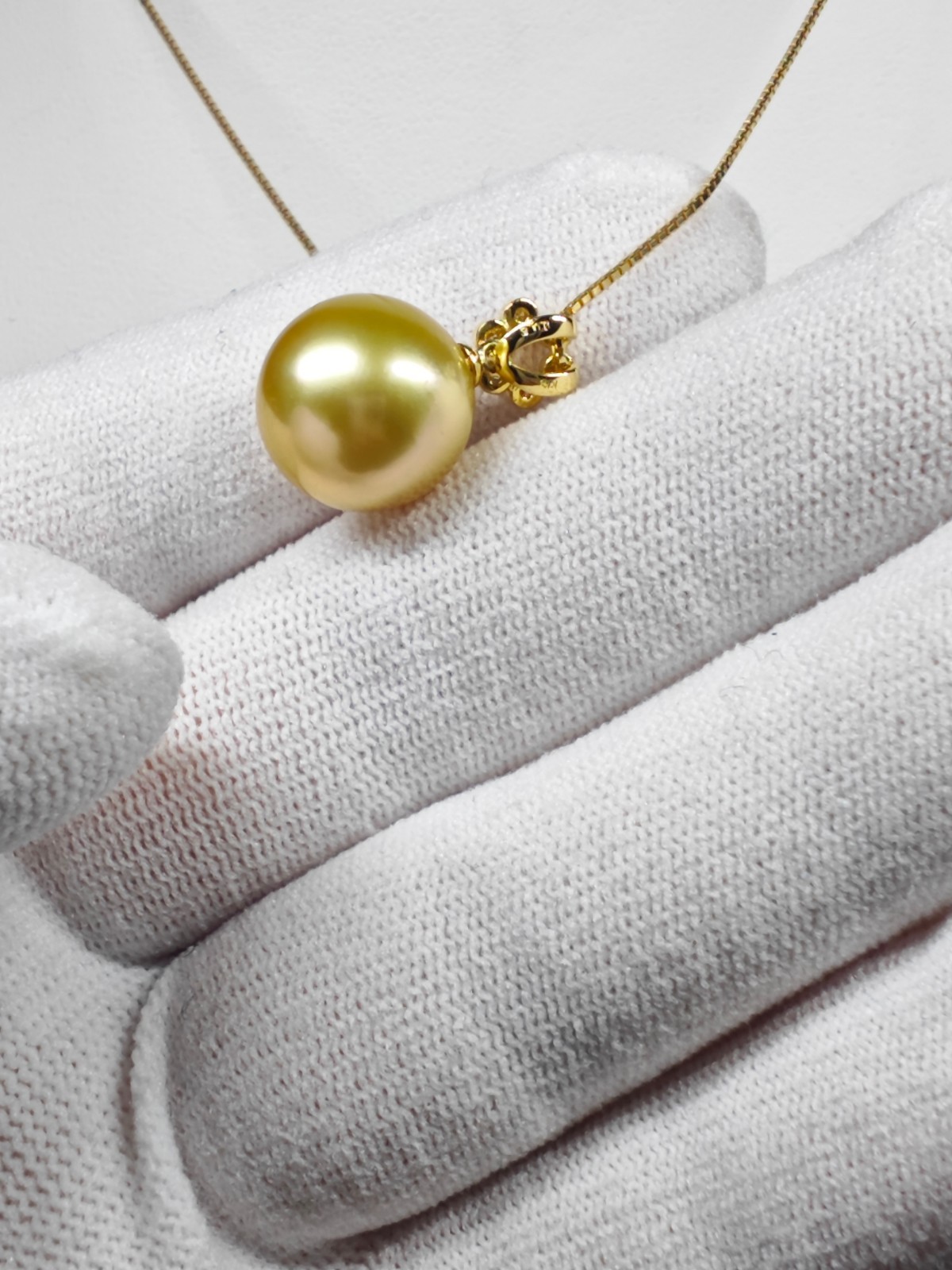 Natural Gold Pearl Pendant Necklace – 12.5mm Round Pearl with 18KGold & Diamond