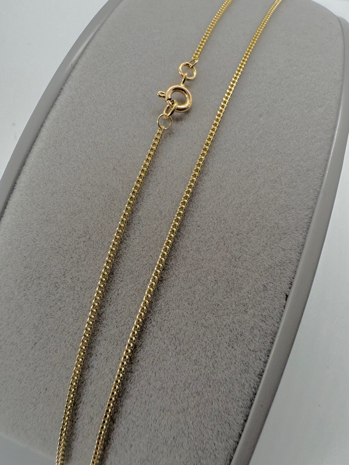 9ct Yellow Gold 1.4mm Filed Edge Curb Link Chain 28″ / 70cm (G16FC)