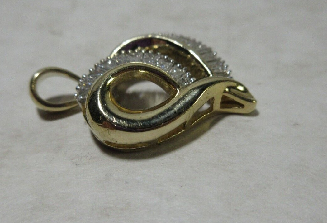 14k yellow/white gold pendent 4.2gr .5 tcw diamond nice item 18mm wide 19mm tall