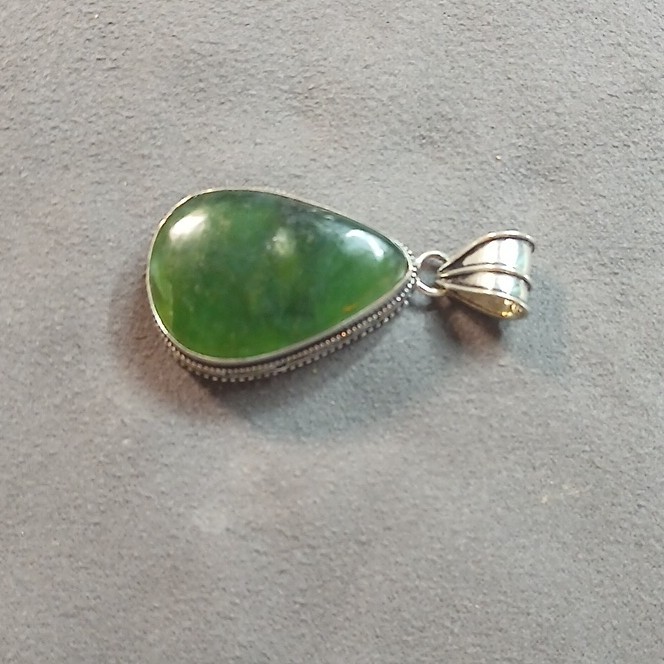 Handmade in India 925 Sterling Silver Teardrop Nephrite Jade Pendant