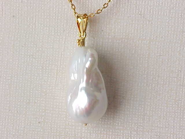 15MM X 26MM AAA BAROGUE WHITE PEARL PENDANT SOLID 18K YELLOW GOLD