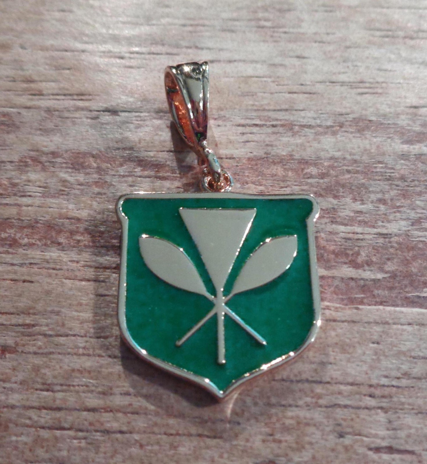 24MM 14K YG-PLATED 925 SILVER HAWAIIAN KANAKA MAOLI GREEN ENAMEL SHIELD PENDANT