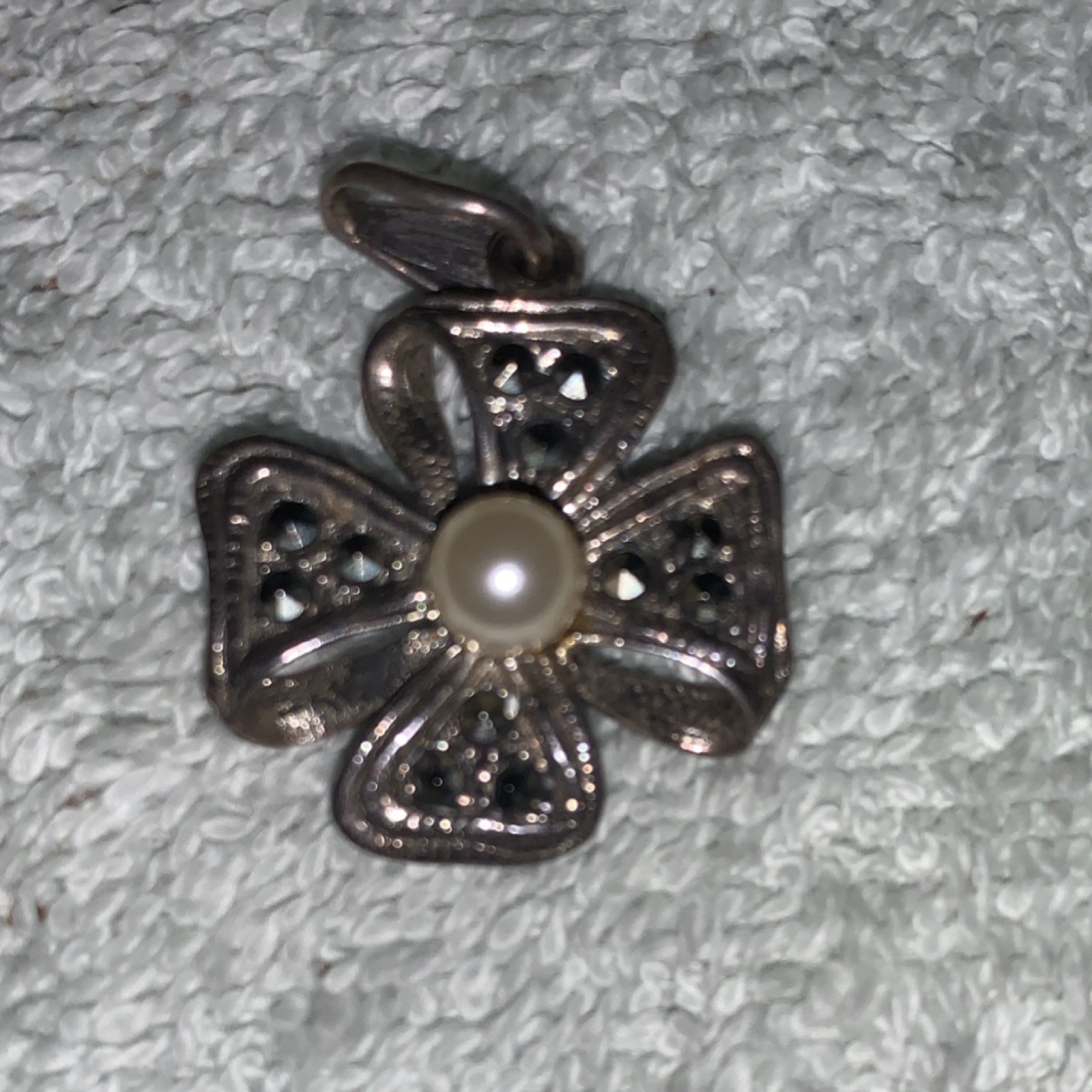 VTG 925 Sterling Silver Charm Pendant Clover with White Round Pearl Center