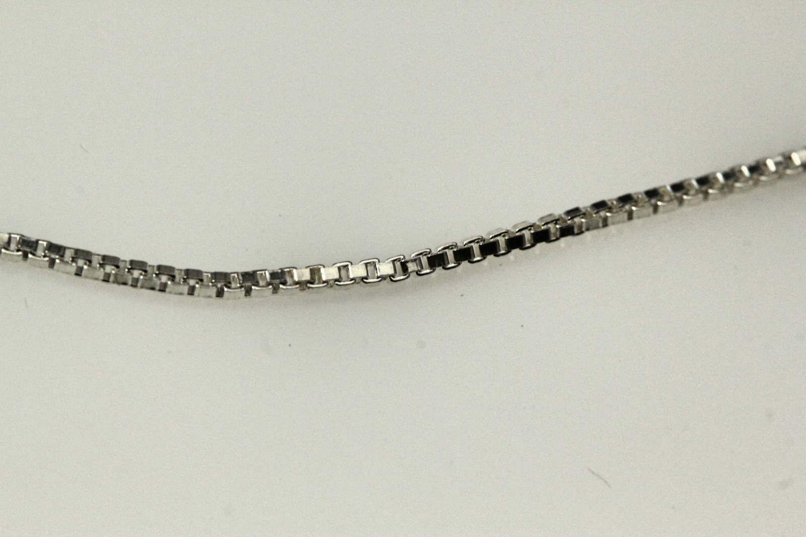925 Sterling Silver 14″ Thin Box Chain 2.1 Grams (NEC4887)