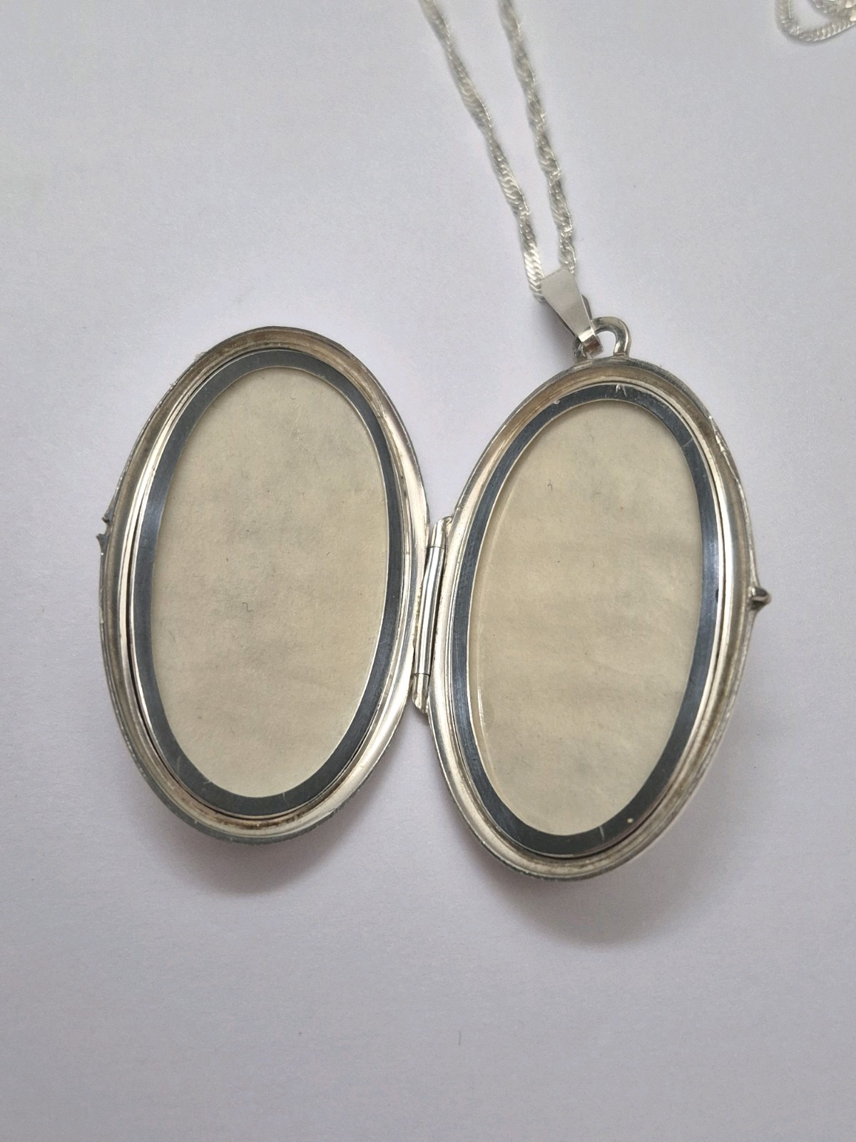 LOCKET – Sterling Silver Enamel Floral Double Photo Locket And Chain. Necklace.