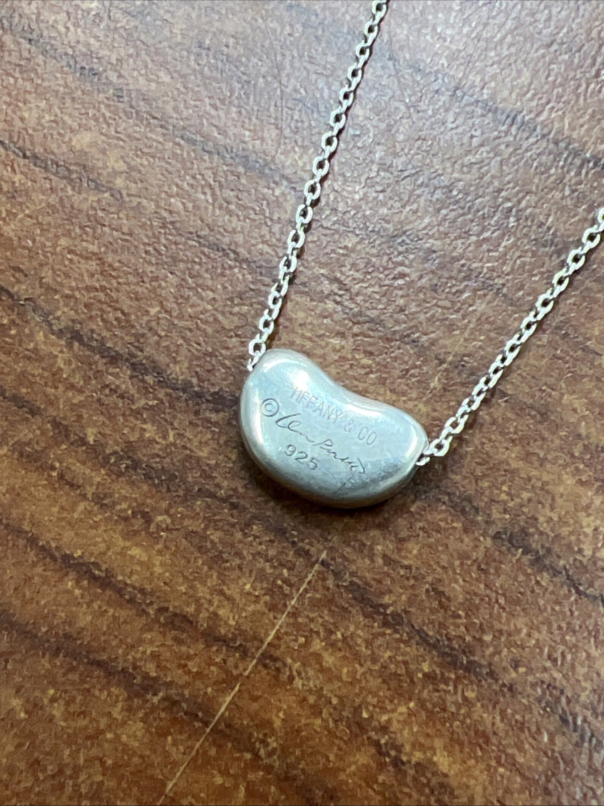 Gorgeous Authentic Tiffany Bean Necklace Excellent condition 18 Inches