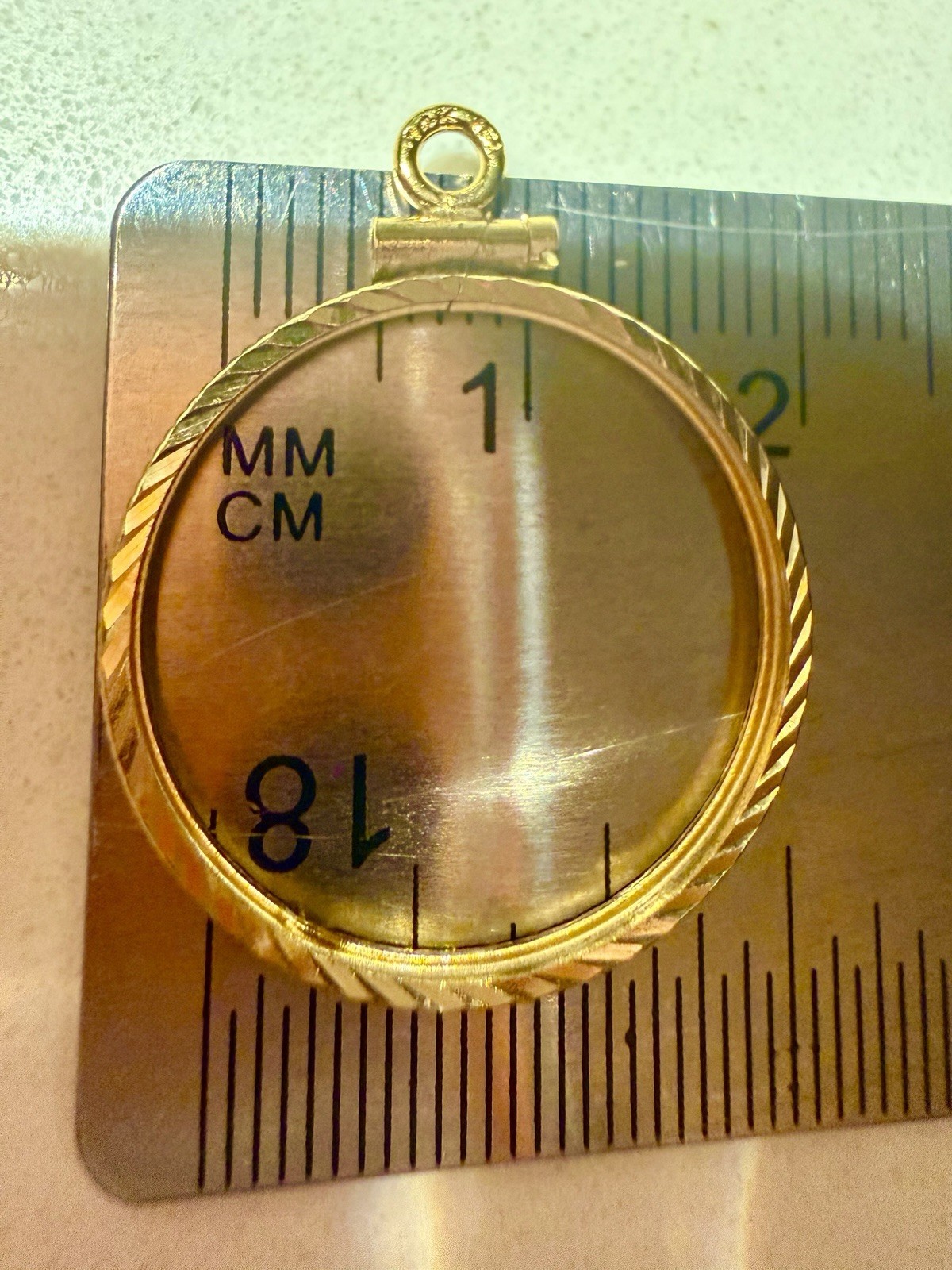 14K Gold Diamond Cut Screw-top Coin Bezel