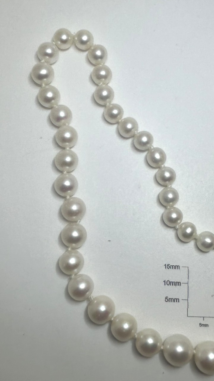 Honora White graduated Cultured Pearl Necklace.