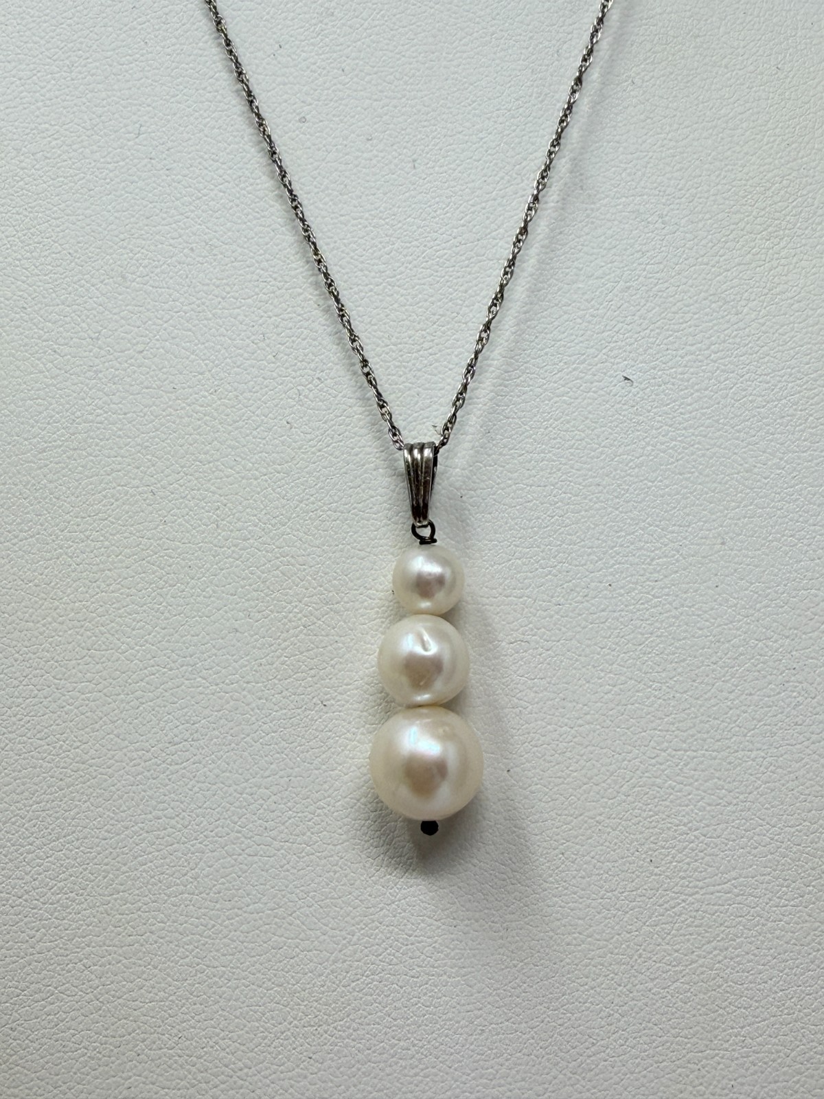 HDS Helzberg 925 Sterling Silver Cream Genuine Pendant 18″ Necklace