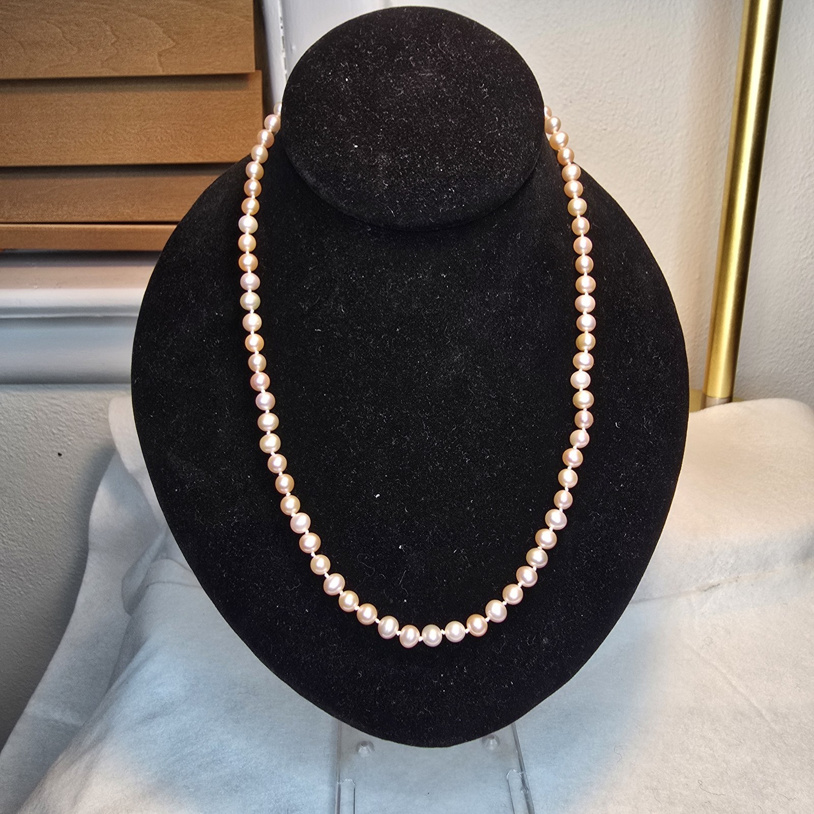 Vintage Freshwater Pearl Necklace 14K Gold Clasp, 18 Inches Long, 17 Grams, Pink