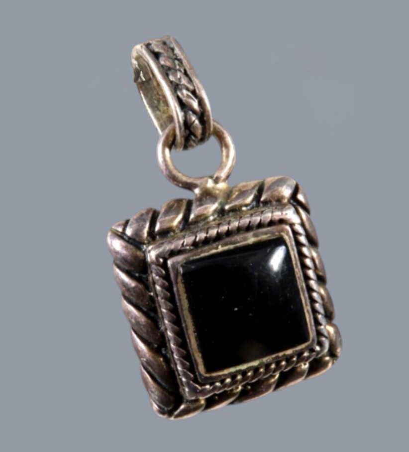 ATI MEXICO Sterling Silver BLACK ONYX SQUARE PENDANT Carved Rope Motif Frame